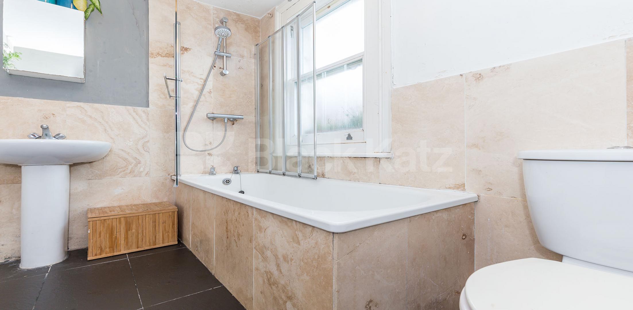 			NEW INSTRUCTION!, 2 Bedroom, 1 bath, 1 reception Flat			 Womersley Road, CROUCH END